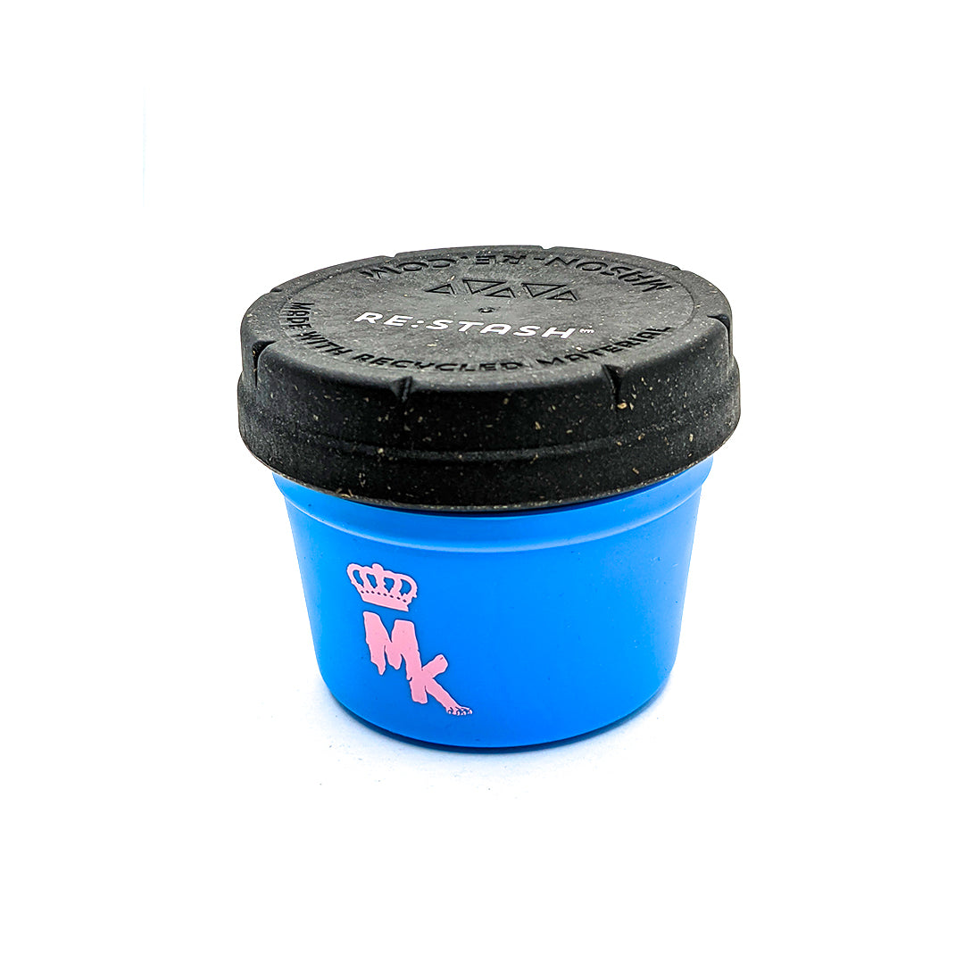 Vue latérale du Restash Jar bleu Magic King – format 40 ml, pratique et design