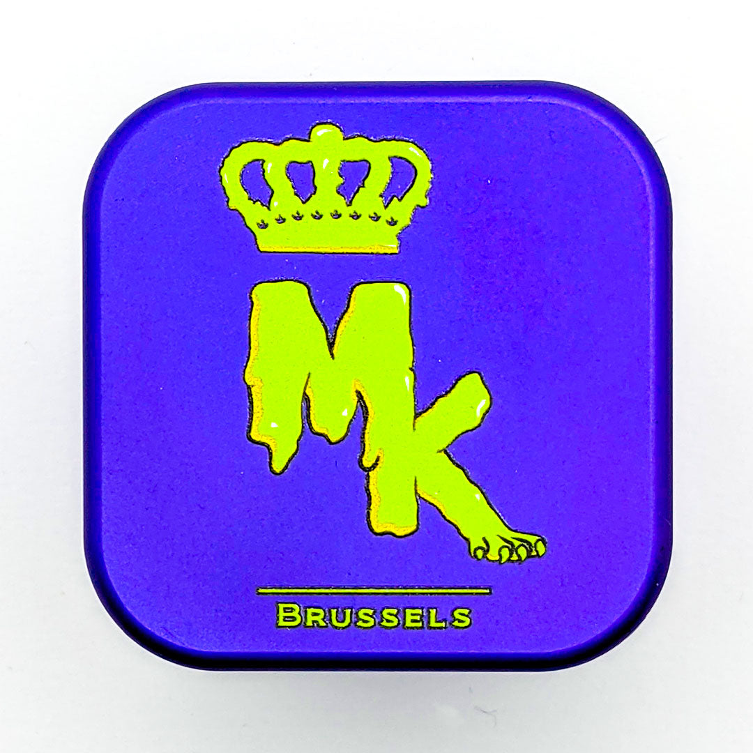 Face avant du grinder Magic King x Krush mauve – édition limitée 4 pièces, logo exclusif