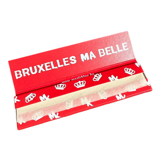 Paquet ouvert de feuilles à rouler chanvre rouge King Size Slim Magic King, design belge artisanal
