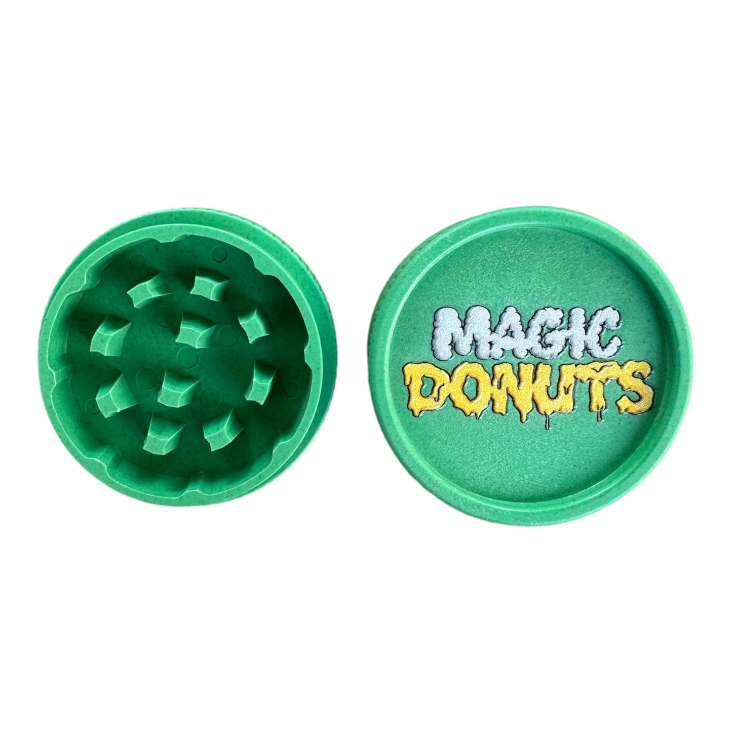 Vue arrière ouverte du grinder vert Magic Donuts – tamis et réservoir en chanvre biodégradable