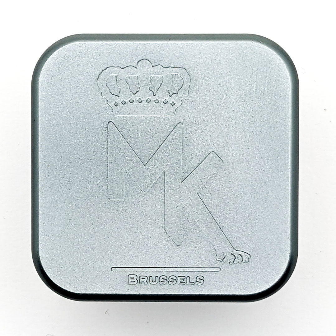 Grinder Krush x Magic King anthracite – vue latérale, design élégant et compact