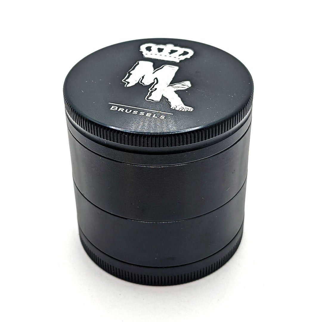 Grinder Magic King noir en aluminium avec gravure MK et 4 compartiments