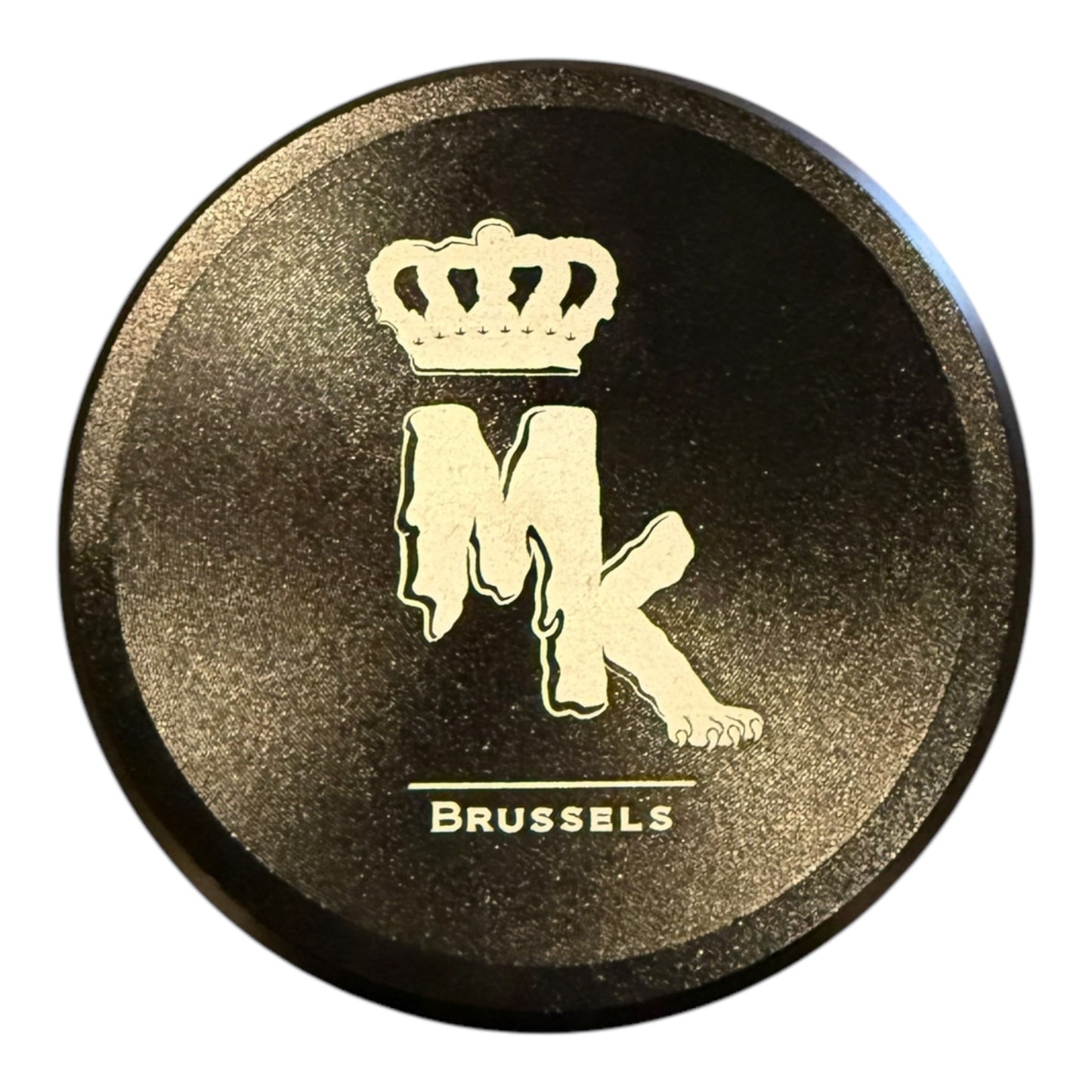 Grinder Magic King noir à piques – 4 pièces, design robuste et élégant