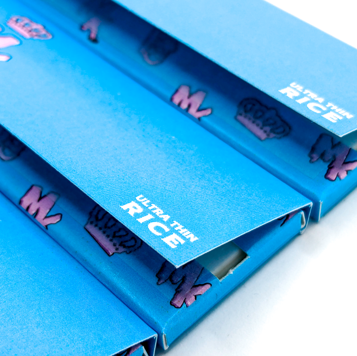 Détail du coin d’une feuille Magic King – Finition fine et gomme naturelle