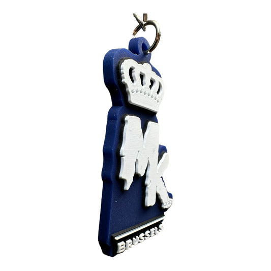 Porte-clés MK Brussels Magic King bleu royal avec logo en relief et finition gluant