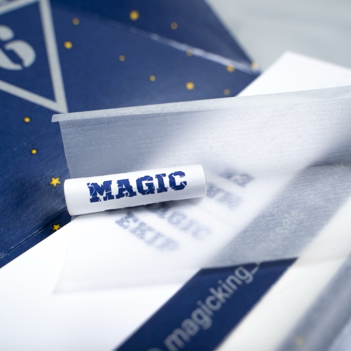 Set de feuilles à rouler Magic King MK-667 Ekip Riz avec tips inclus, présenté dans son emballage complet.