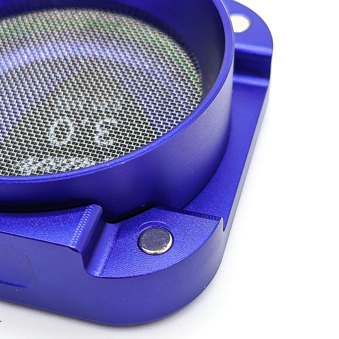 Zoom sur le filtre à pollen du grinder Magic King Krush – 4ème compartiment, tamis fin