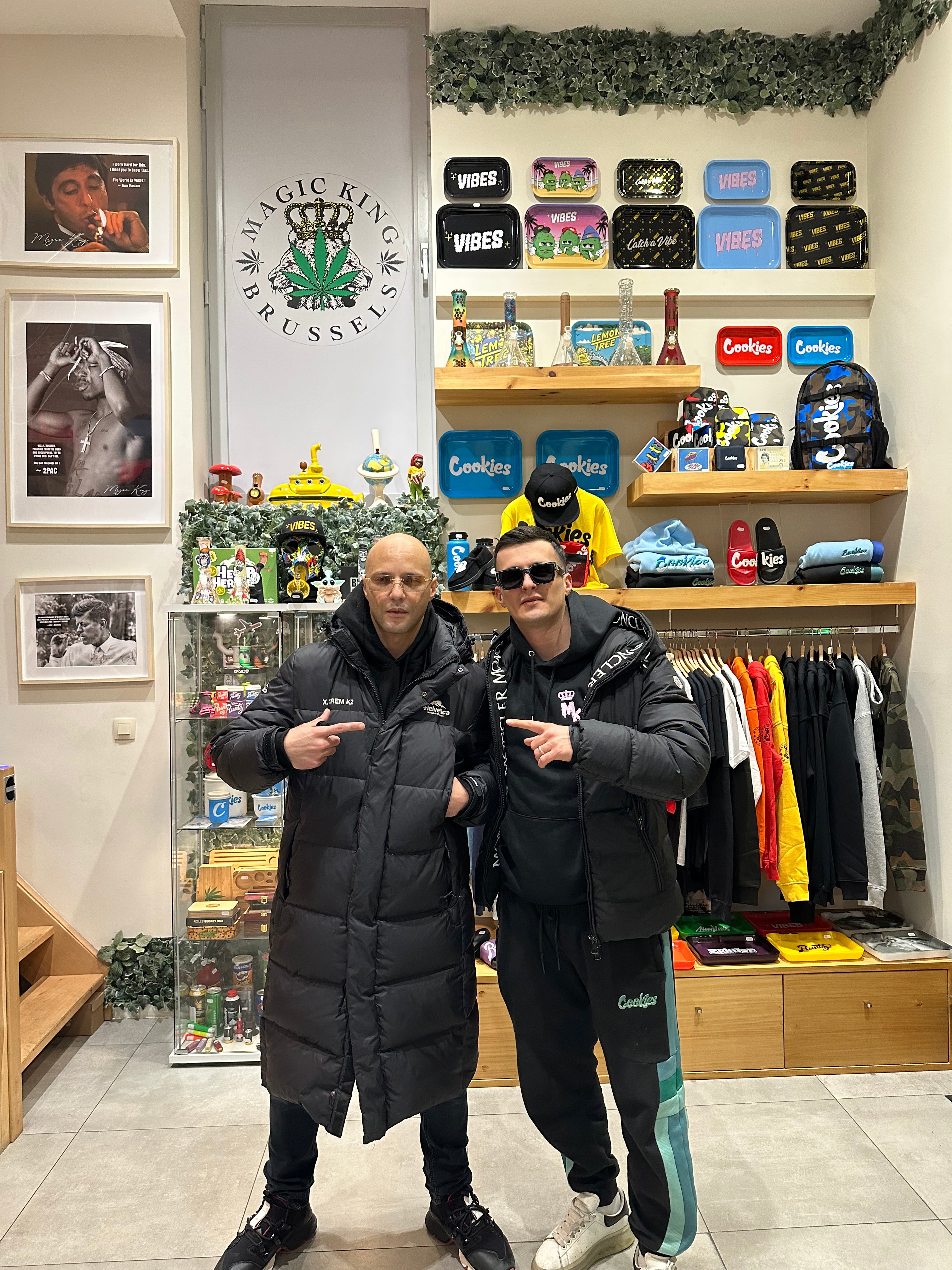Alkpote, rappeur français légendaire, en visite chez Magic King Brussels, icône de la scène urbaine et indépendante