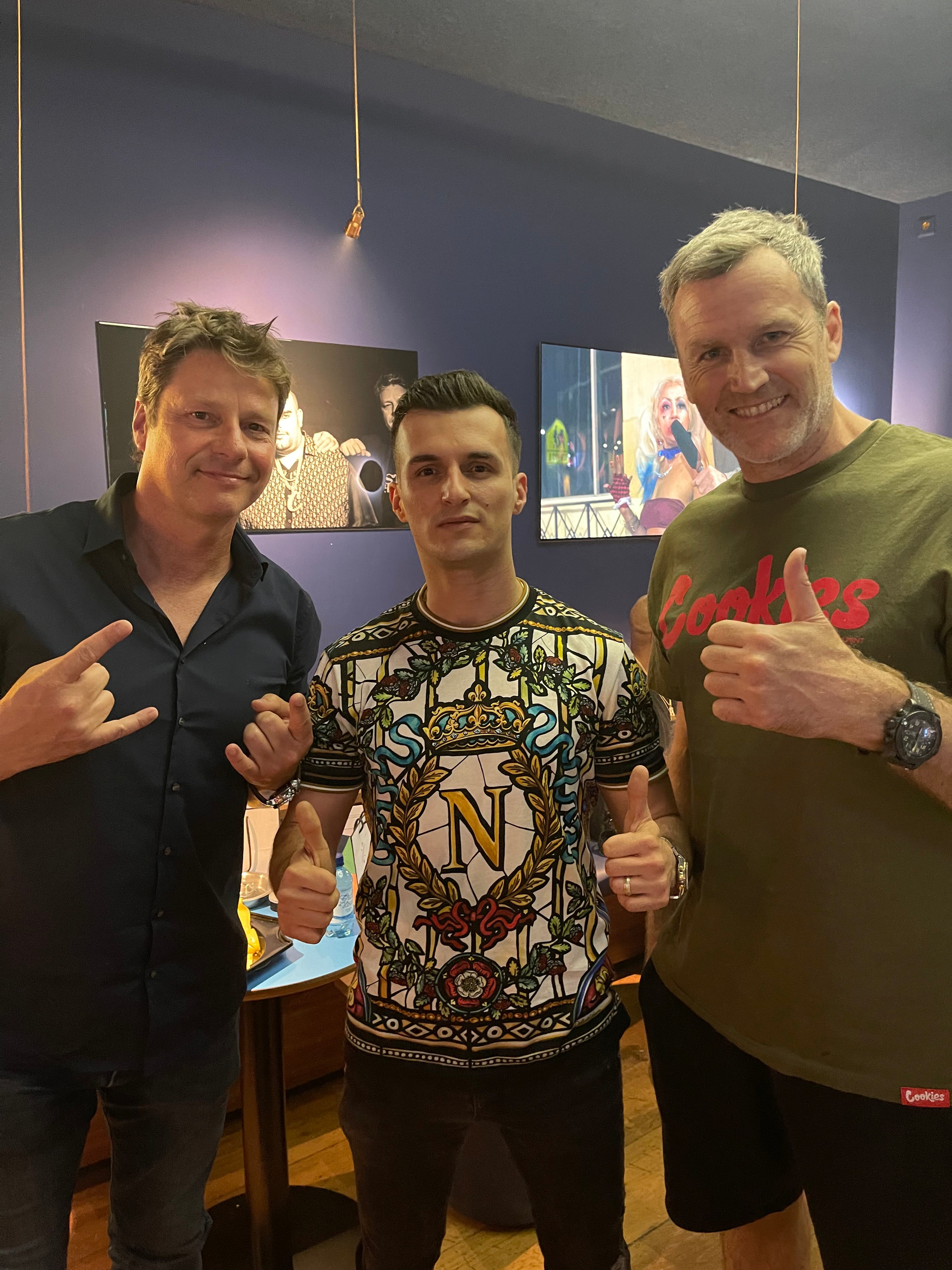 Rencontre exclusive Magic King avec Arjan Roskam et Joa de Green House & Strain Hunters – créateurs de légende du cannabis depuis 1985, lors de l’ouverture privée de Cookies Amsterdam
