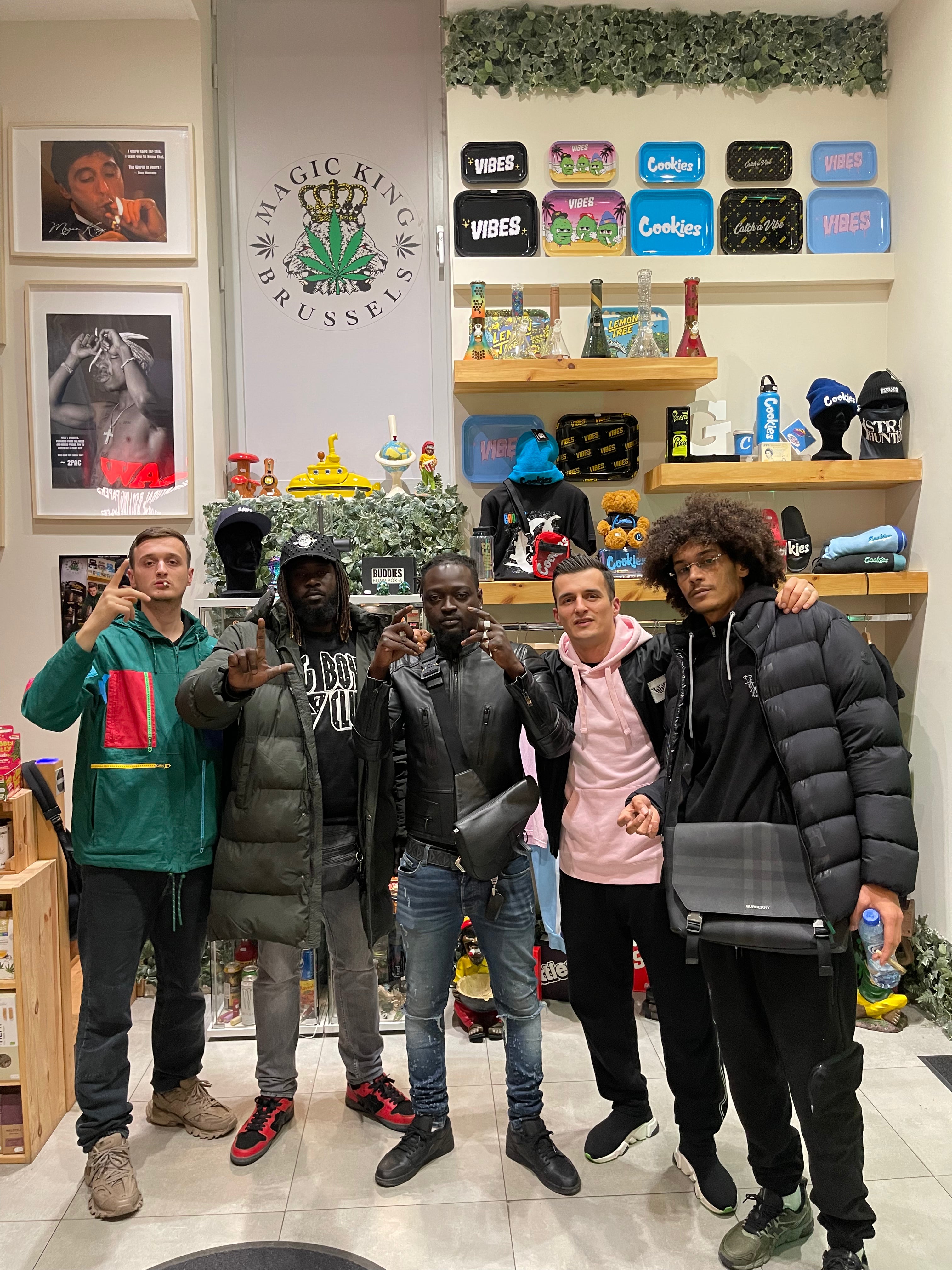 Black Jack, Bebeye et Osirus Jack du collectif 667 en visite chez Magic King Brussels, alliance entre musique et culture canna
