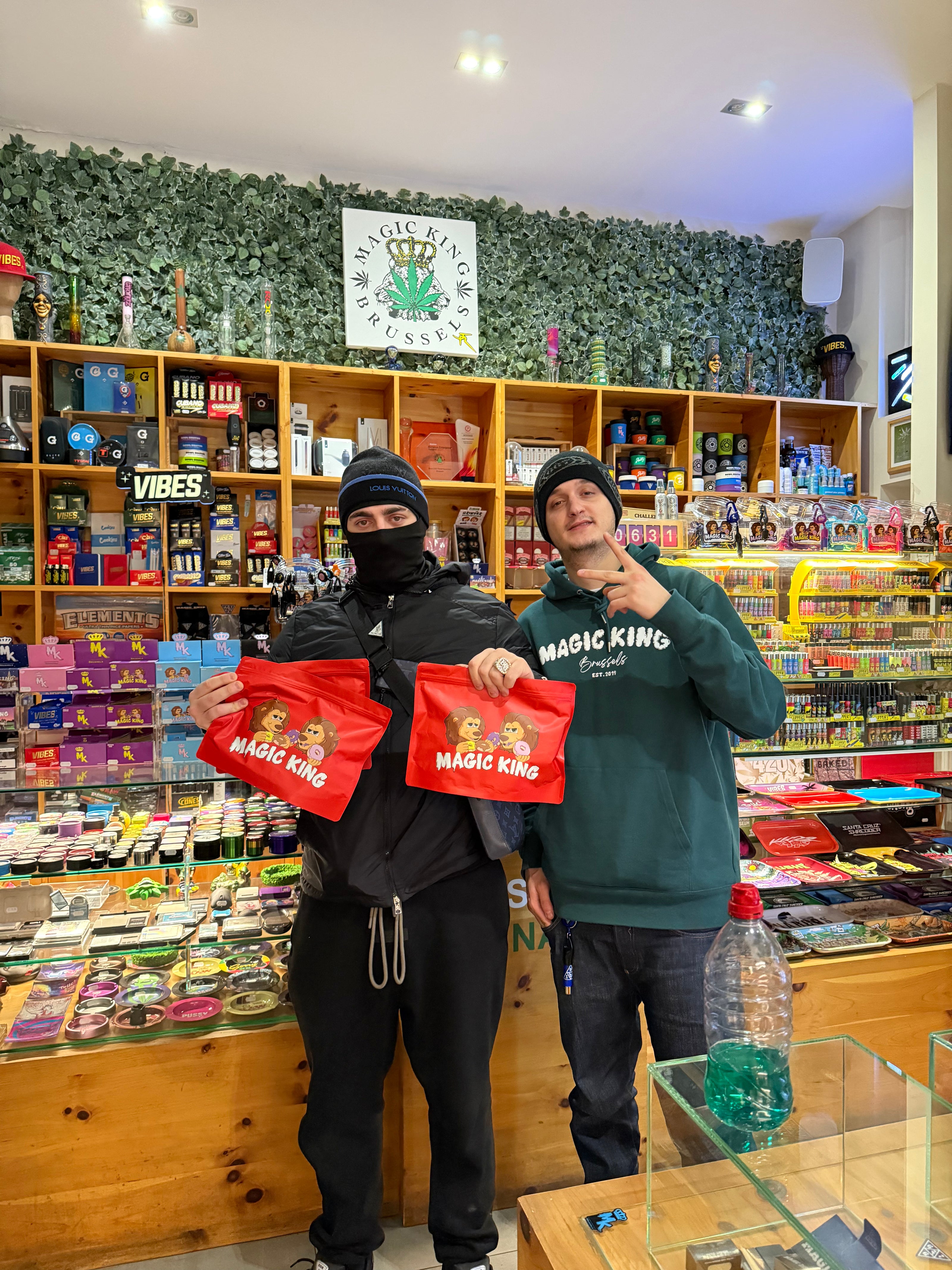 BM TouchPaperLane, artiste d’Albanie et du Royaume-Uni, en visite chez Magic King – connexion internationale entre musique et lifestyle