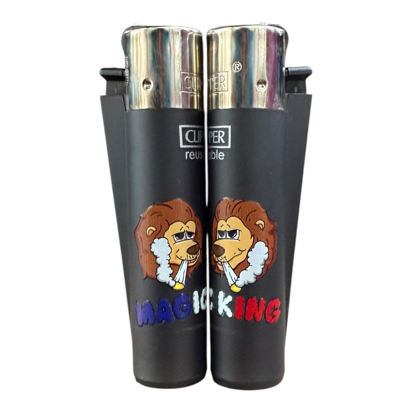 Briquet Clipper satin noir Lions France, vue de profil, design exclusif Magic King
