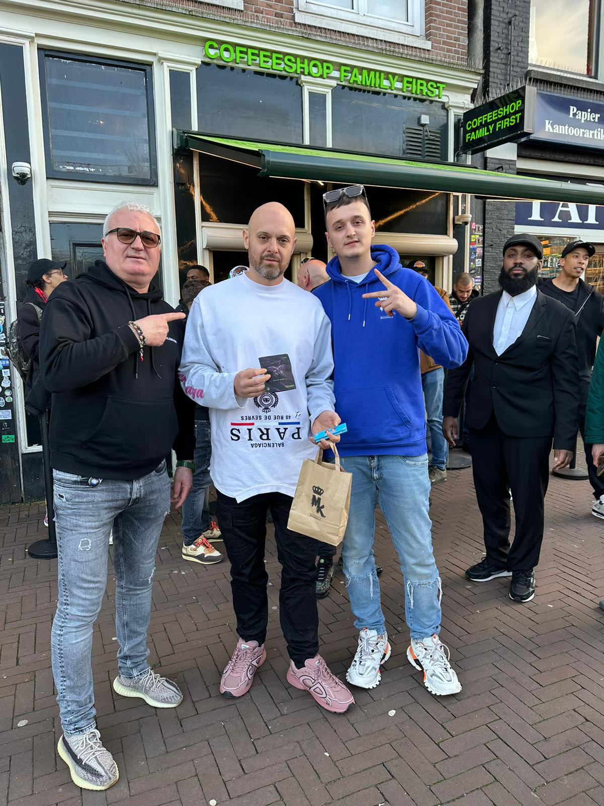 Rencontre Magic King avec Doja Pak – marque de cannabis californienne, au Family First Coffeeshop Amsterdam