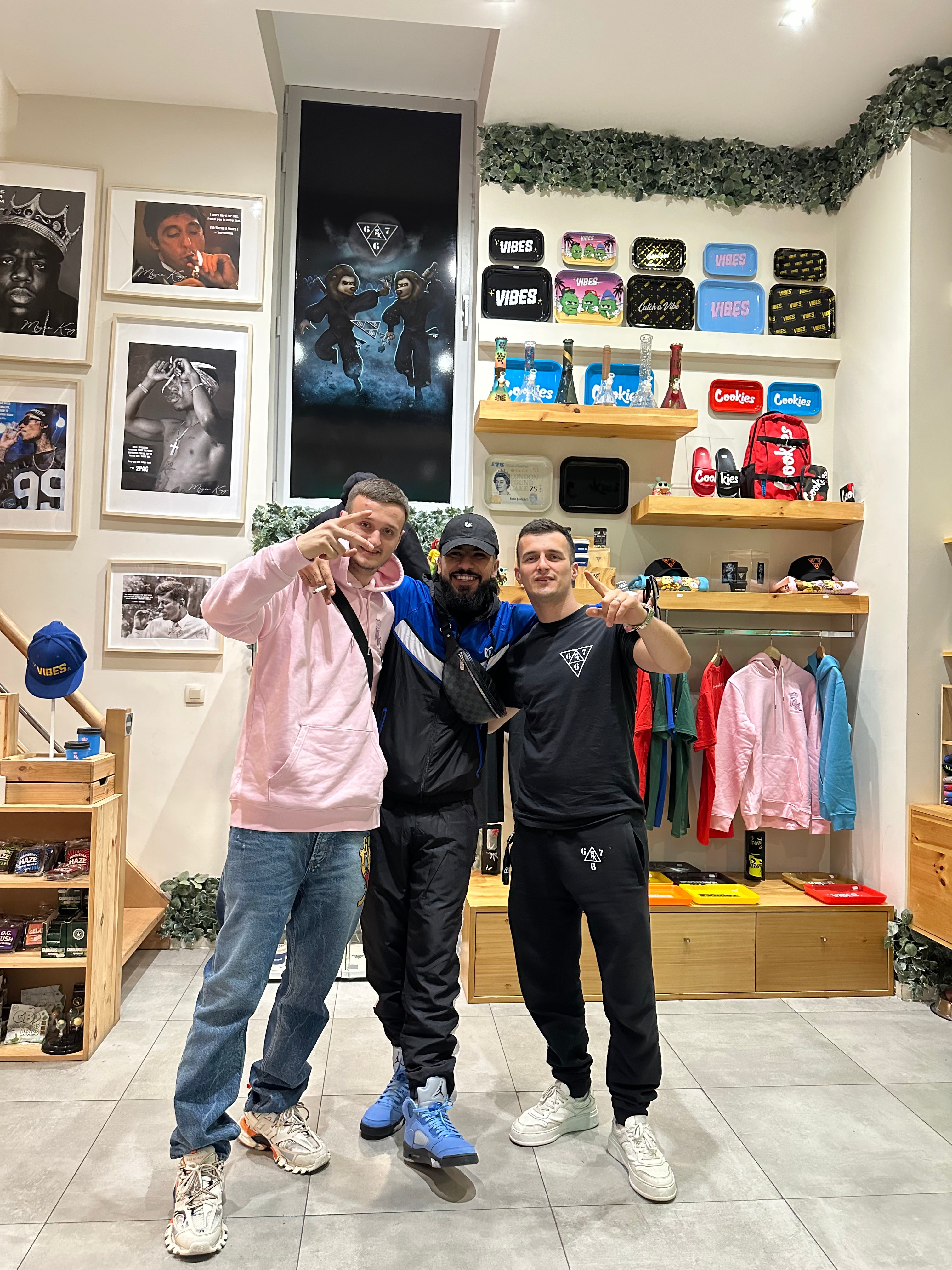 ElGrandeToto en visite chez Magic King Brussels, figure du rap marocain et ambassadeur de la scène maghrébine