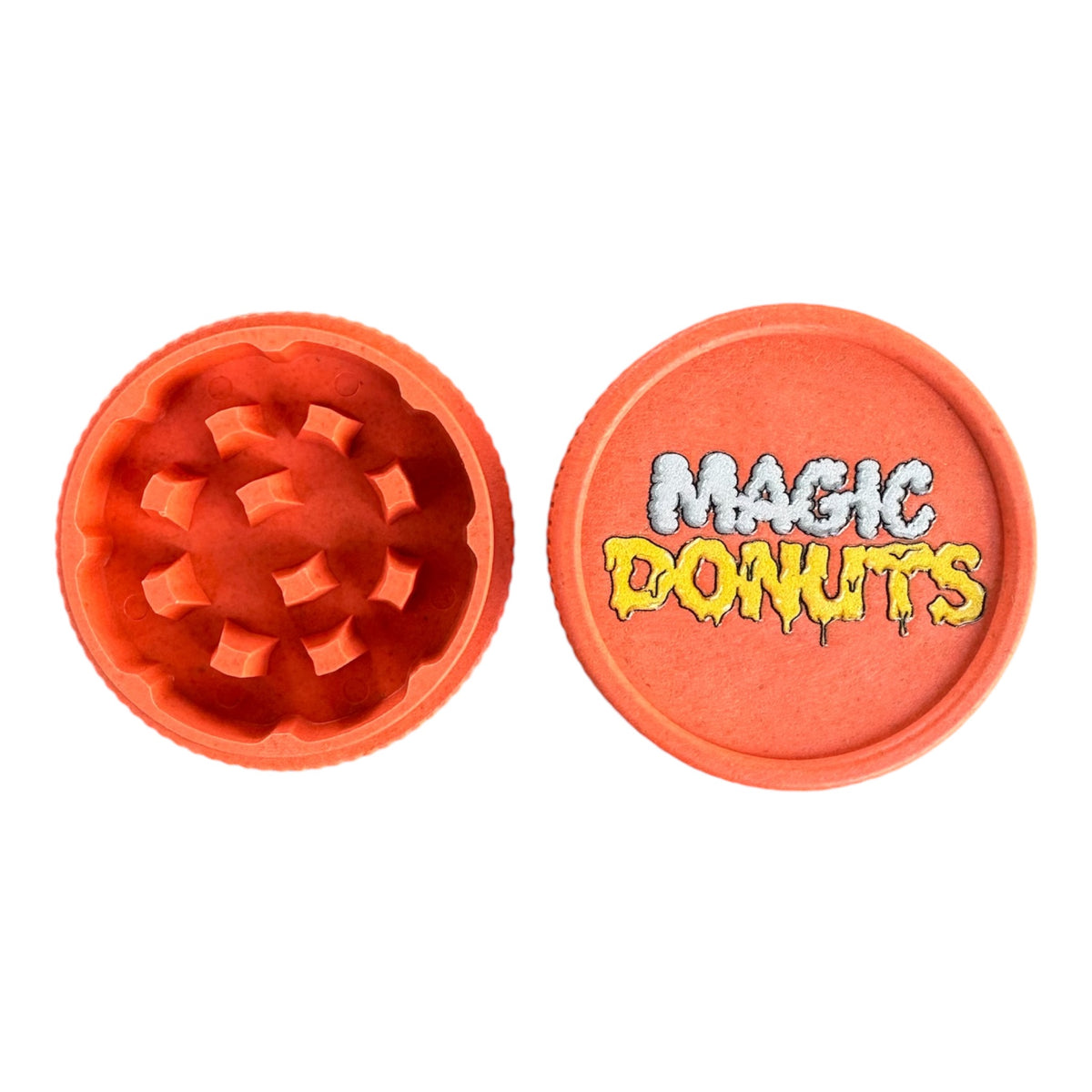Grinder Magic King Donuts ouvert – vue arrière – tamis et réservoir visibles, matière chanvre