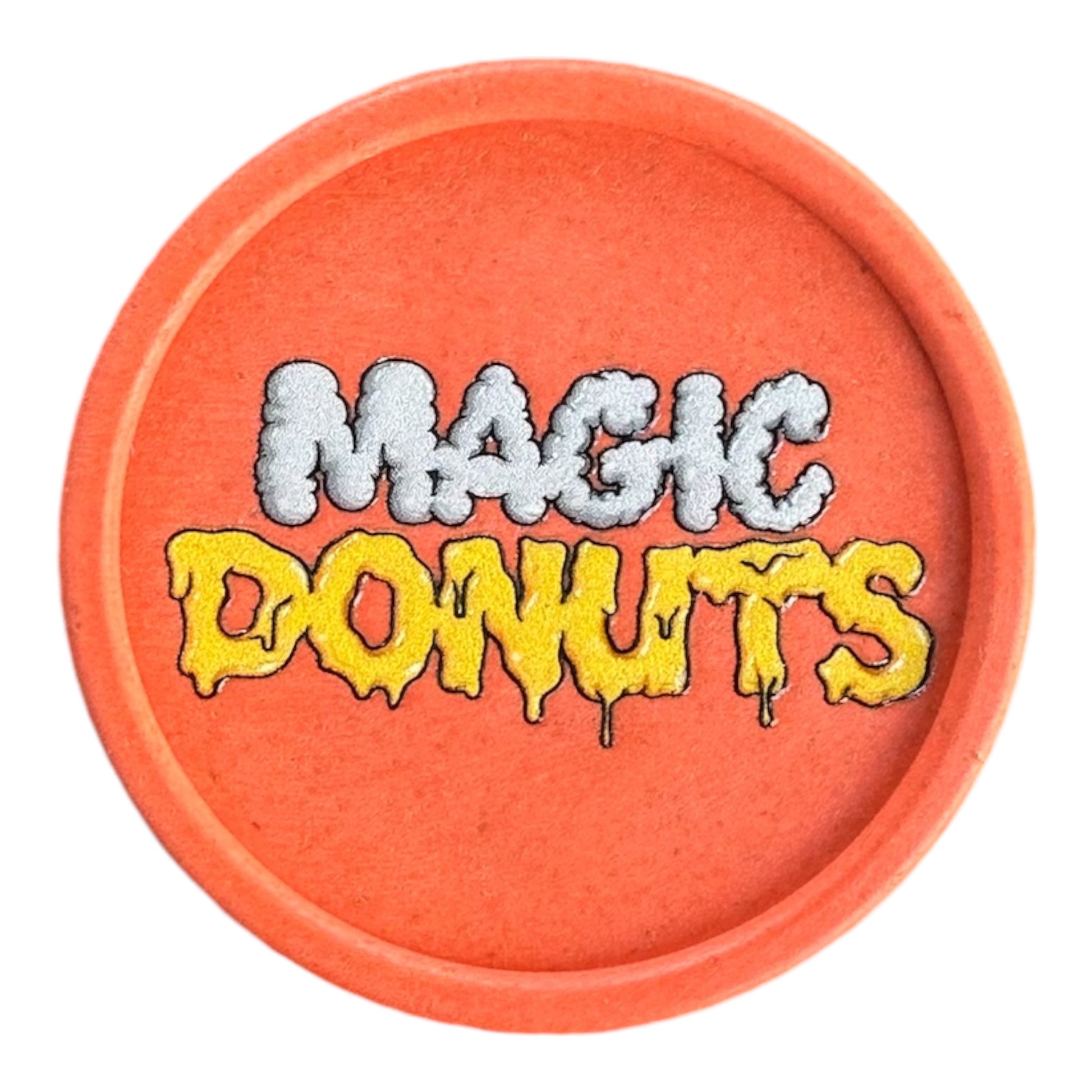 Dos du grinder Magic King Magic Donuts – chanvre orange avec logo artistique côté arrière