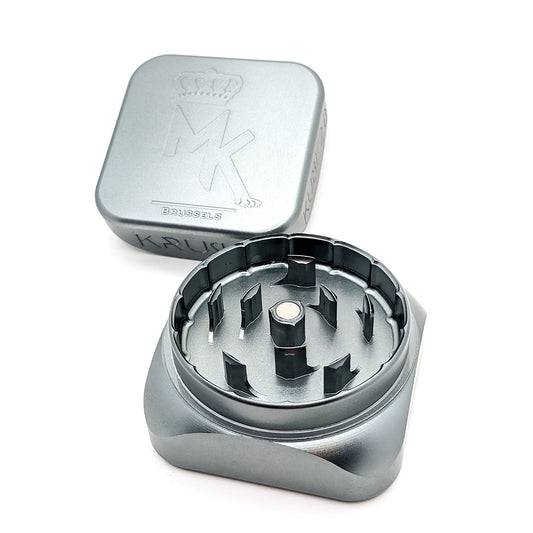 Grinder Magic King x Krush 2.0 anthracite ouvert – dents de broyage de précision, aluminium anodisé