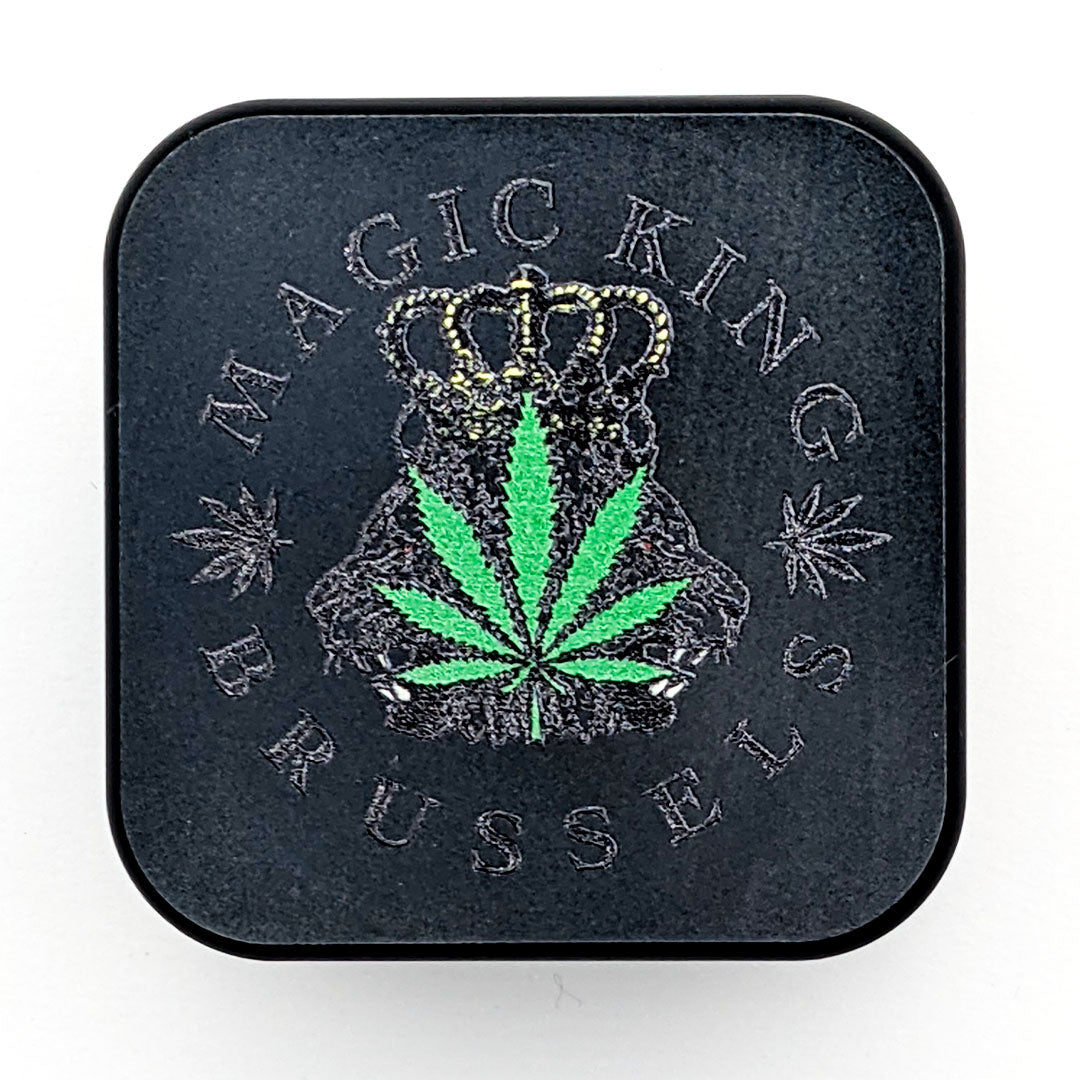 Face avant du grinder Magic King x Krush noir – design exclusif, finition premium