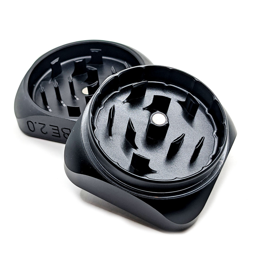 Grinder Krush 2.0 Magic King noir ouvert – dents de broyage précises, qualité professionnelle