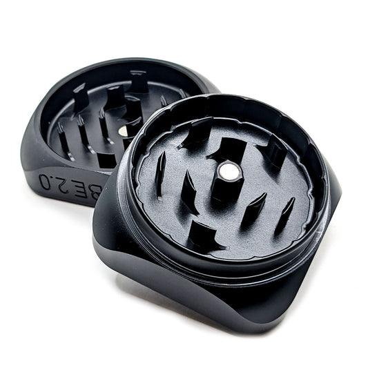 Grinder Krush 2.0 Magic King noir ouvert – dents de broyage précises, qualité professionnelle