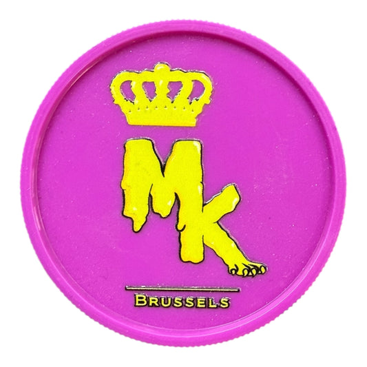 Grinder Magic King MK Melted en plastique mauve, vue de face avec design fondu
