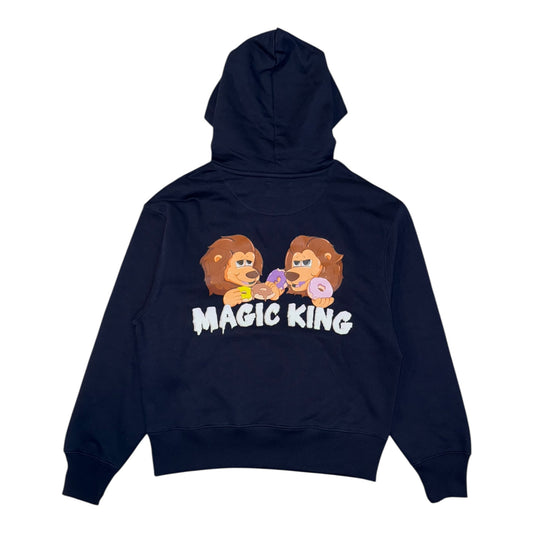 Hoodie oversize premium bleu nuit Magic King 5e anniversaire avec logo MK brodé sur le devant et logo des Lions Magic King dans le dos