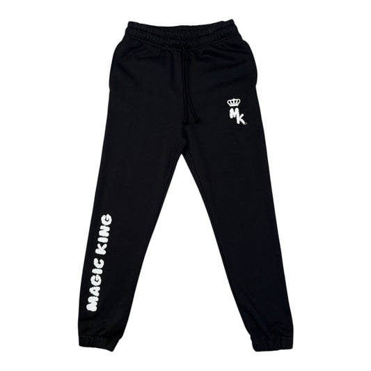 Jogger noir MK Classic – Magic King Brussels, coton bio, coupe fuselée, broderie discrète, style streetwear haut de gamme.