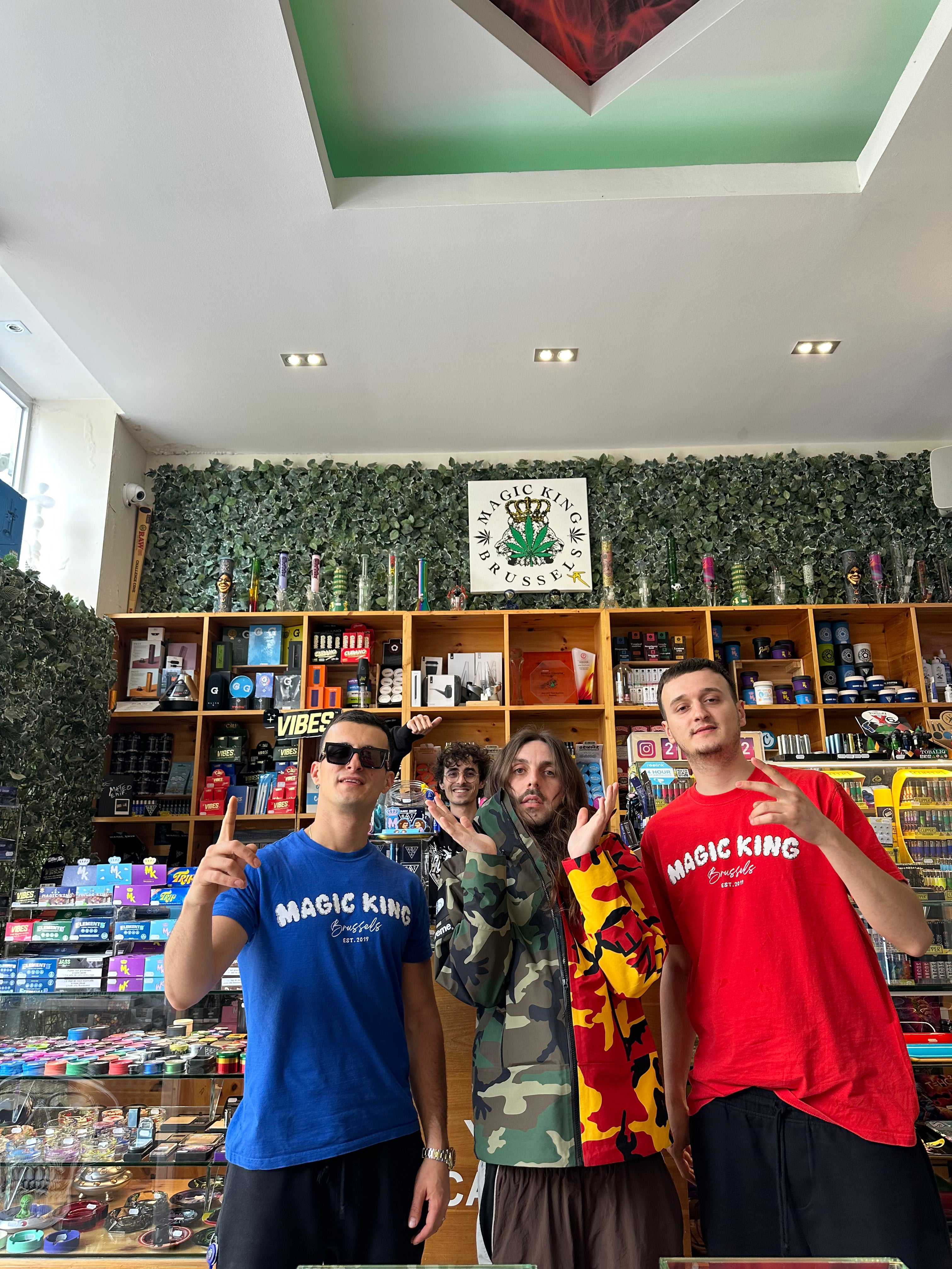 Jwles en visite chez Magic King Brussels, rencontre avec une figure montante de la scène rap indépendante