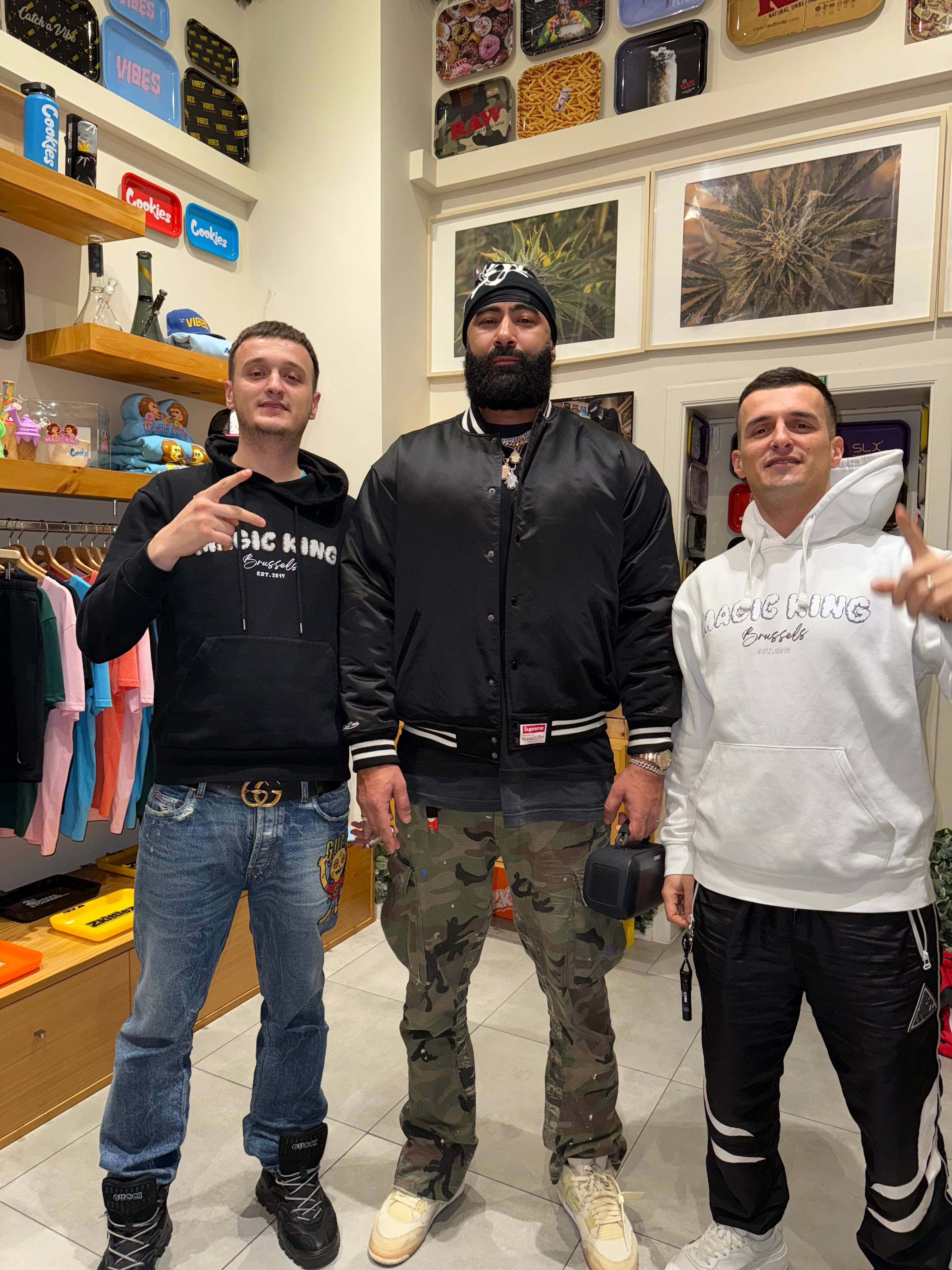 La Fouine en visite chez Magic King Brussels, rencontre emblématique avec une figure majeure du rap français