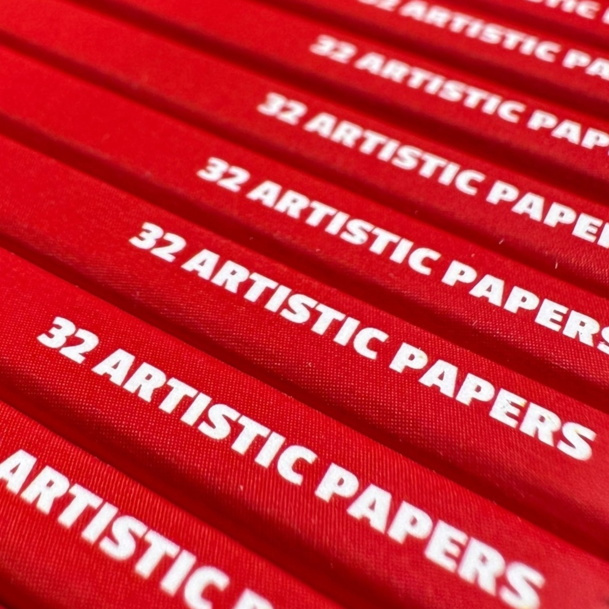 Zoom sur 32 feuilles artistiques Magic King Donuts Rouge – chanvre naturel ultra fin