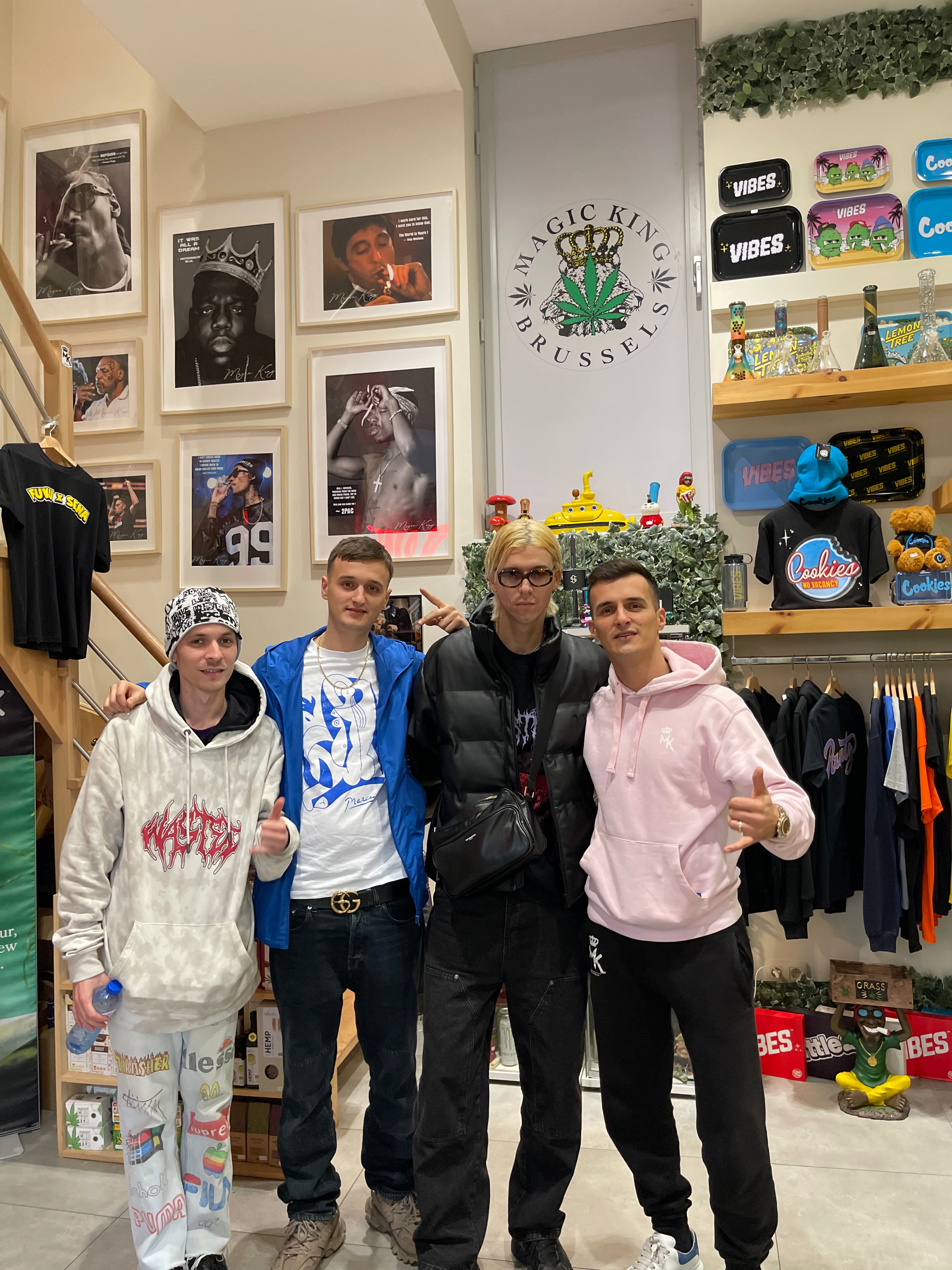 Michel, chanteur français, en visite chez Magic King Brussels, rencontre entre musique et culture indépendante