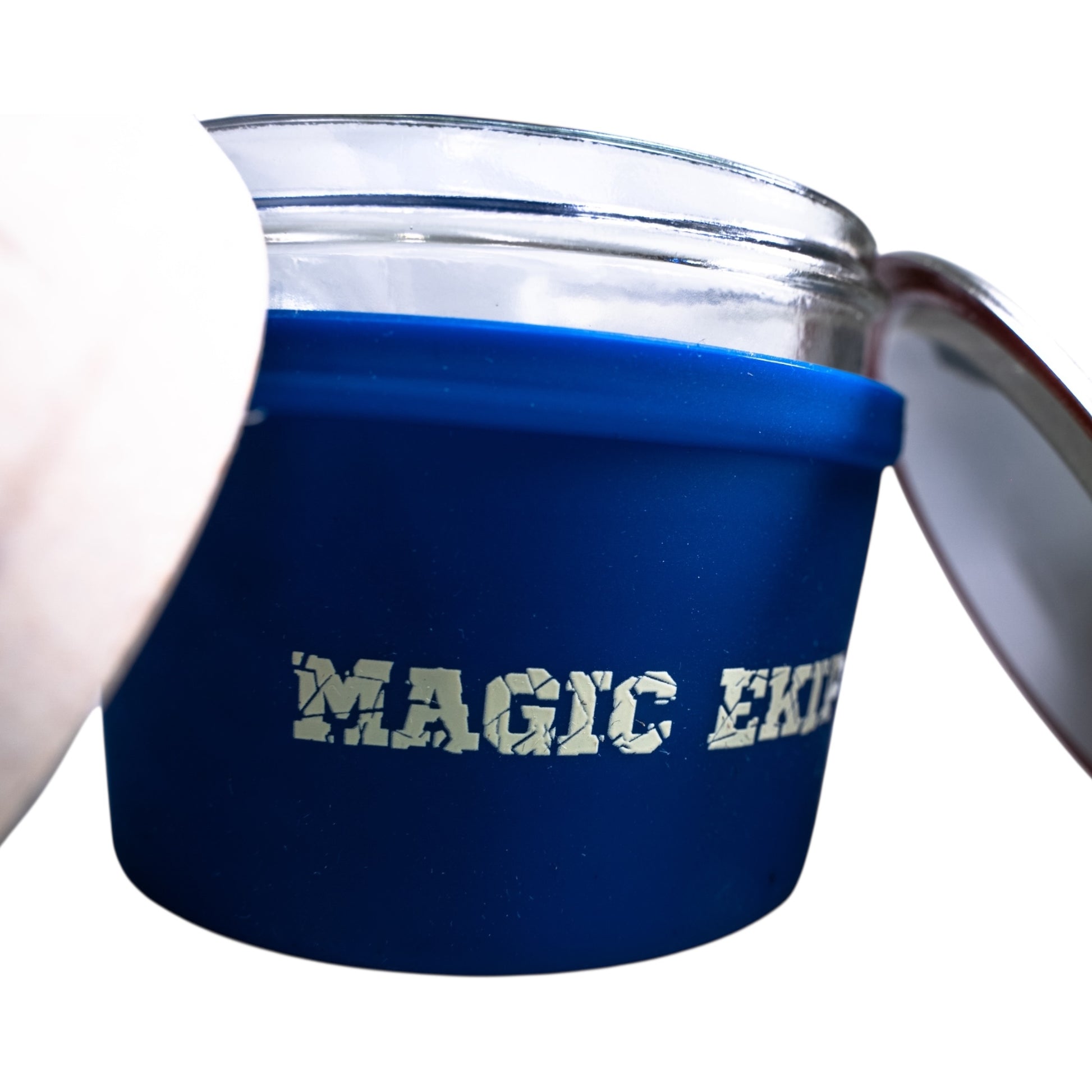 Détail du dos du pot Restash MK x 667 – Zoom sur finition bleu mat et gravure