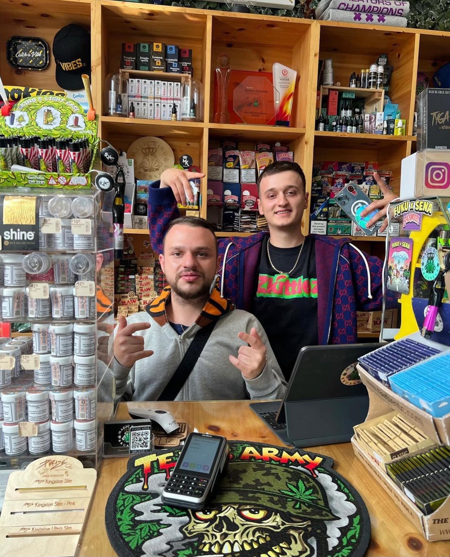 Rowjay, rappeur canadien, en visite chez Magic King Brussels, connexion entre Montréal et la scène urbaine belge
