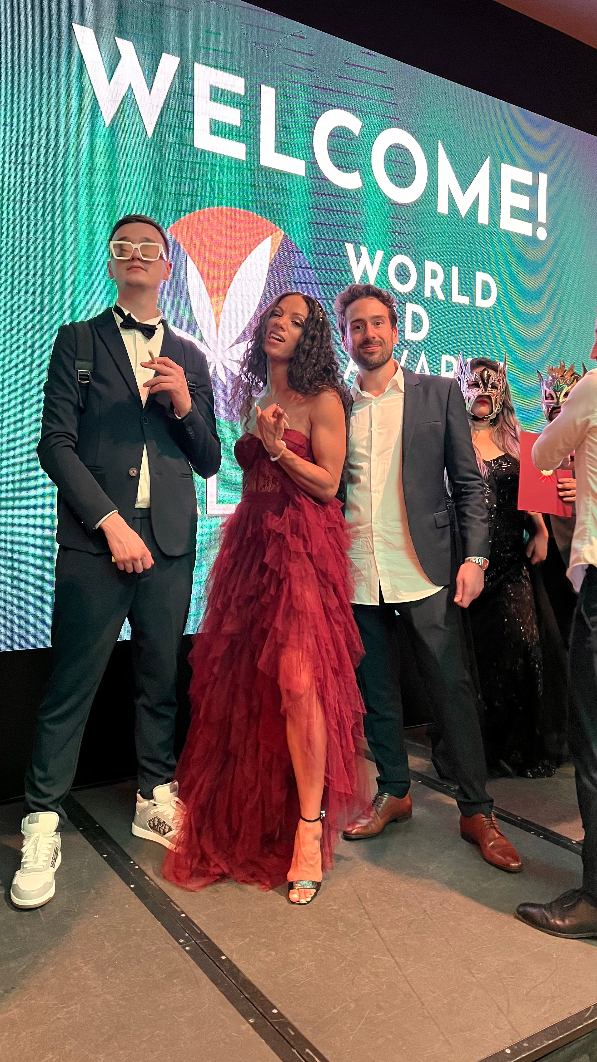 Sasha Banks, alias Mercedes Vernado, star du catch mondial, rencontre Magic King aux CBD World Awards