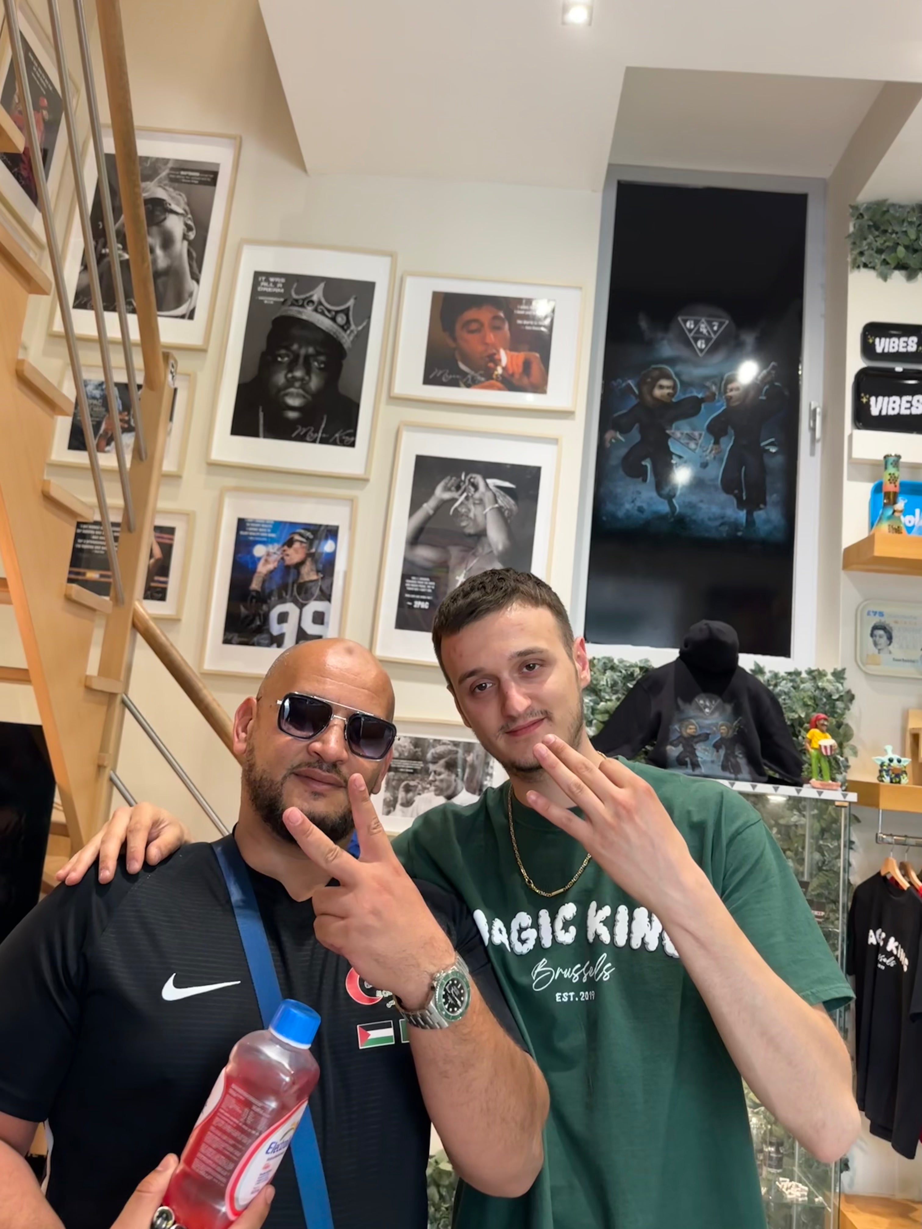 Sazamyzy en visite chez Magic King Brussels, rencontre entre influence digitale et culture alternative