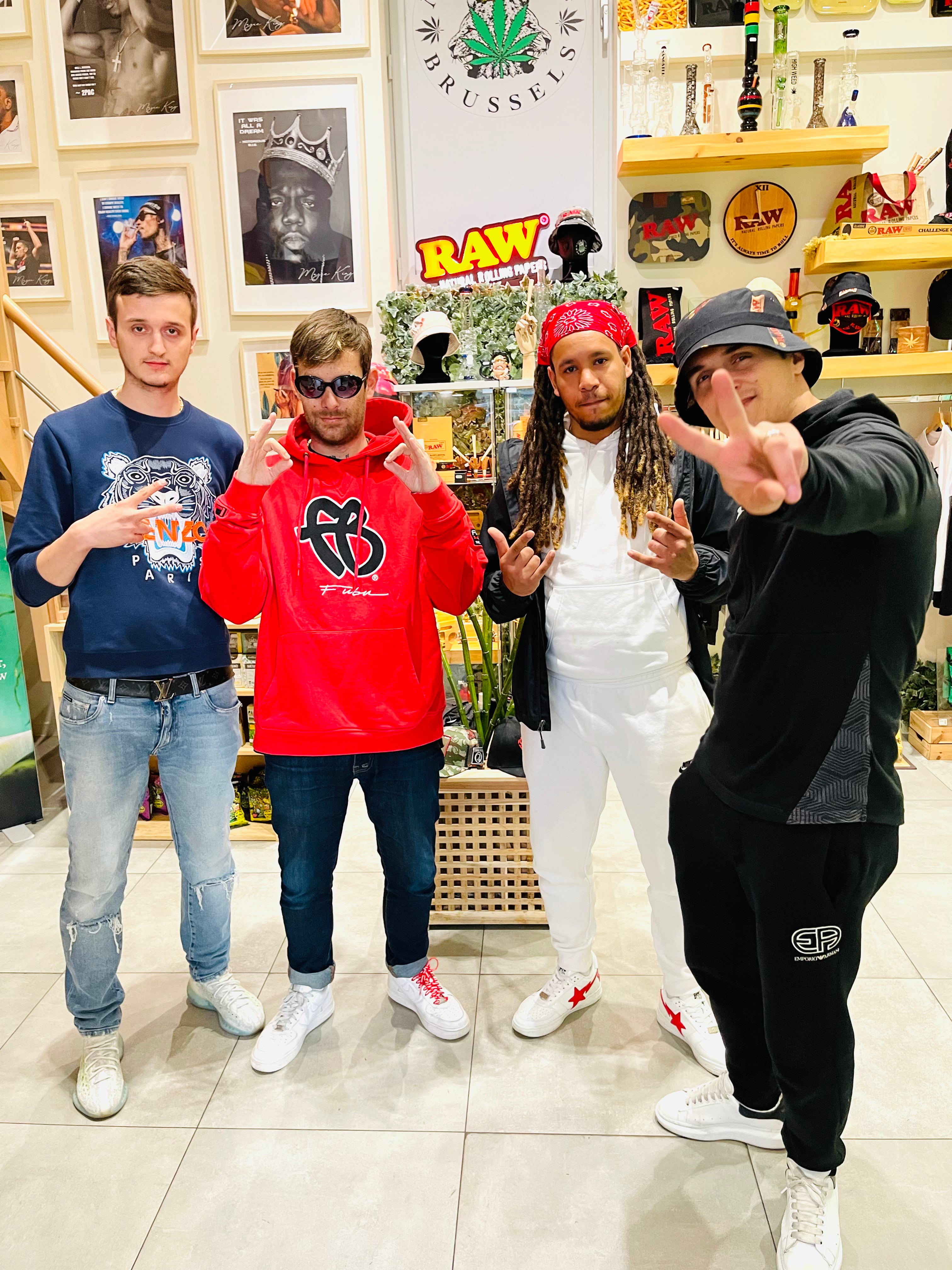 Senamo en visite chez Magic King Brussels, figure de la scène rap belge engagée et indépendante