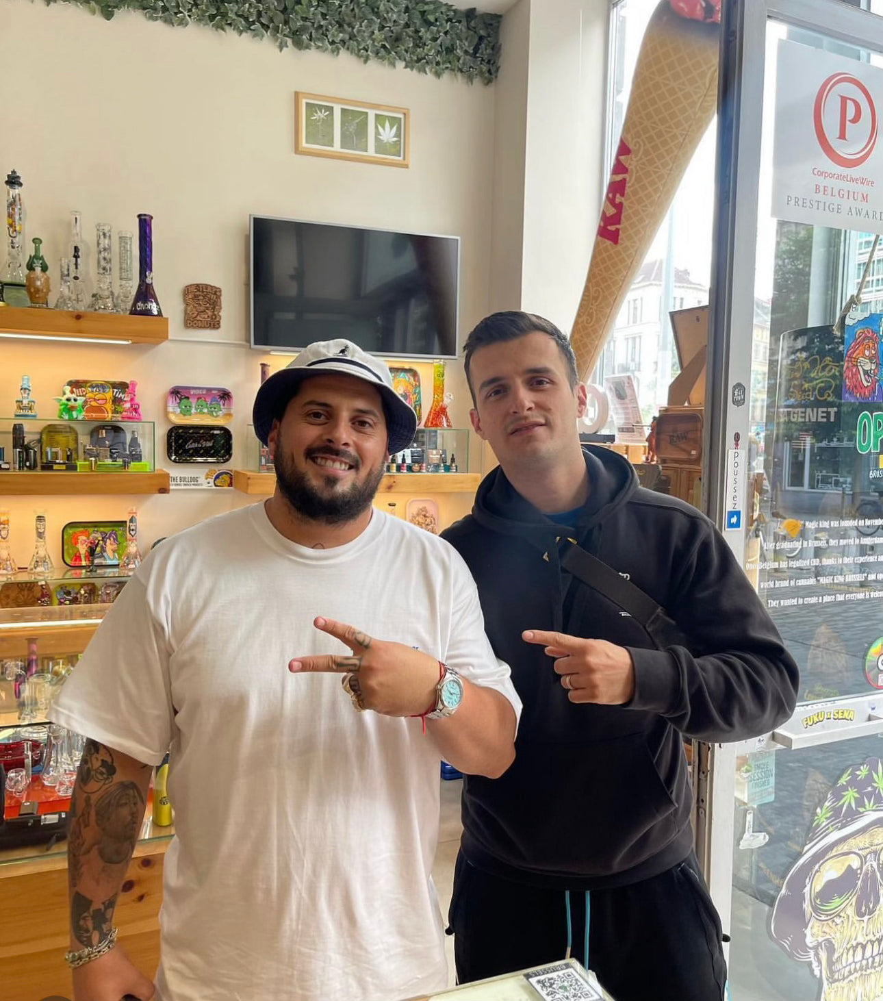 Zwangere Guy en visite chez Magic King Brussels, figure incontournable du rap belge et voix de Bruxelles
